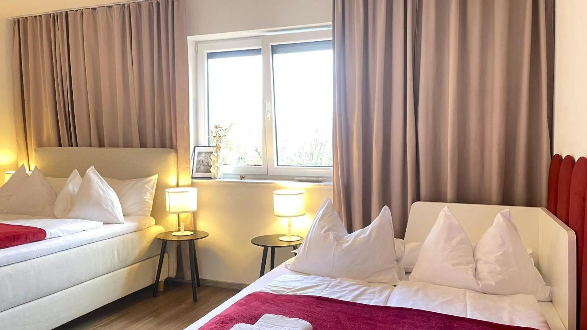 Lumen Homes - Design-Apartment Nahe Audi Und Altstadt, 3 Zimmer, Ueber 100 M2, Balkon Ingolstadt 0*,  Allemagne